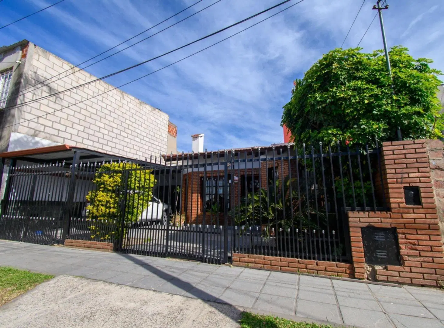 GRAN CASA CON PATIO PILETA y QUINCHO 4