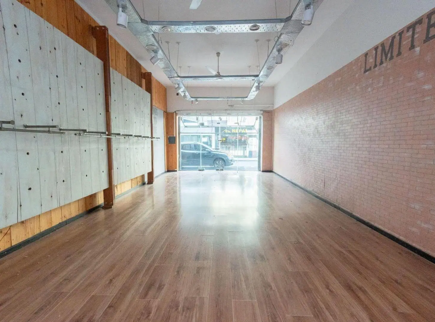VENTA– LOCAL COMERCIAL EN PLENO CENTRO DE SANTA FE 5
