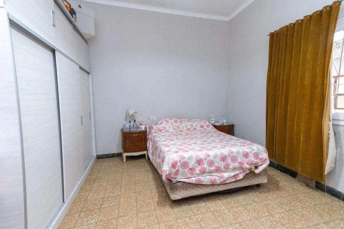 Casa interna con gran potencial y excelente patio 5