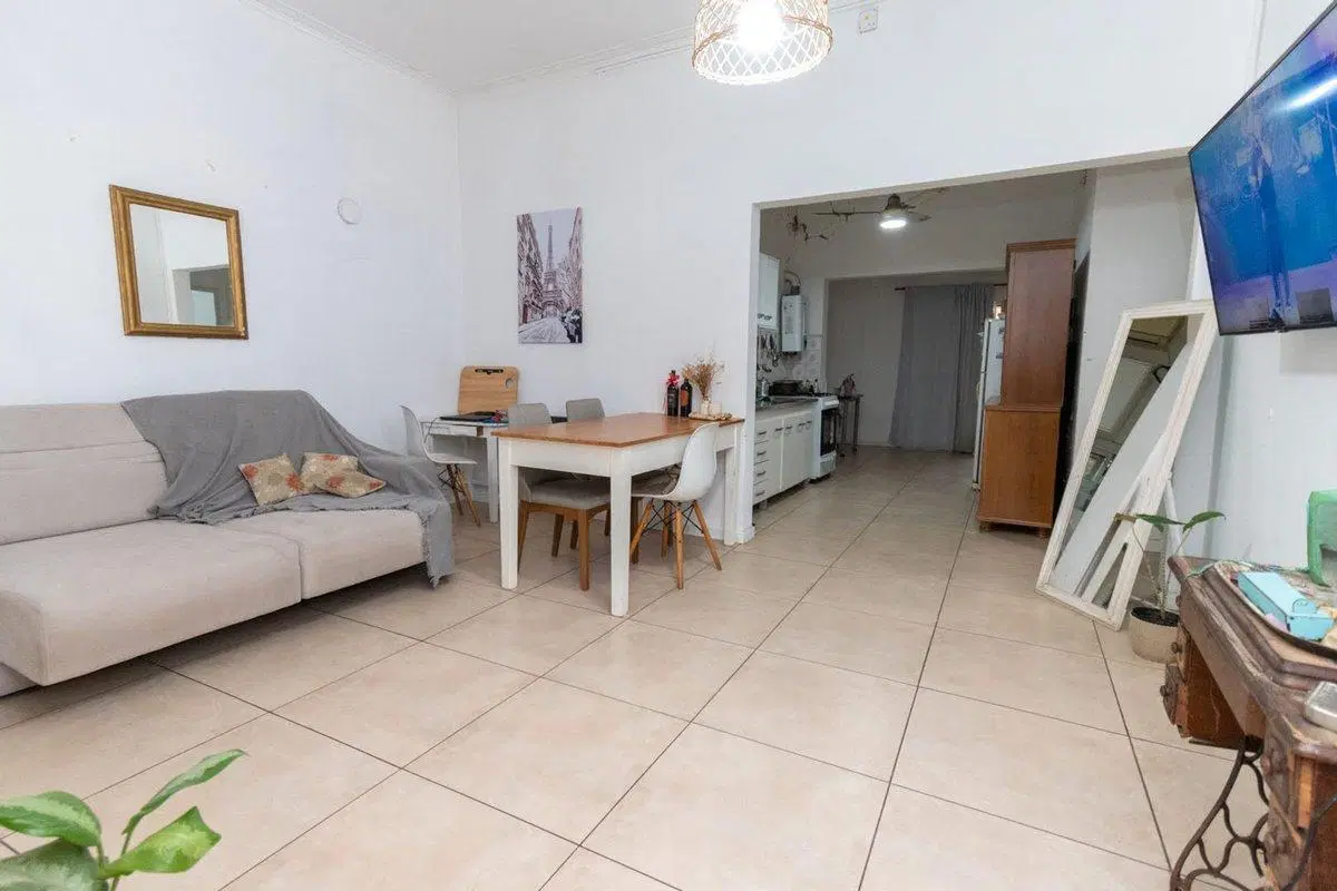 Casa interna con gran potencial y excelente patio 2