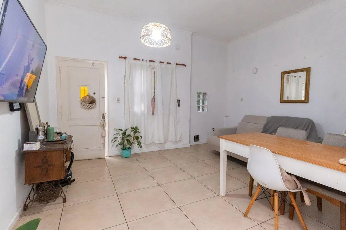 Casa interna con gran potencial y excelente patio 4