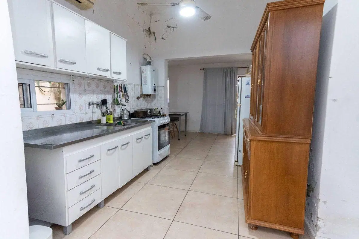 Casa interna con gran potencial y excelente patio 3