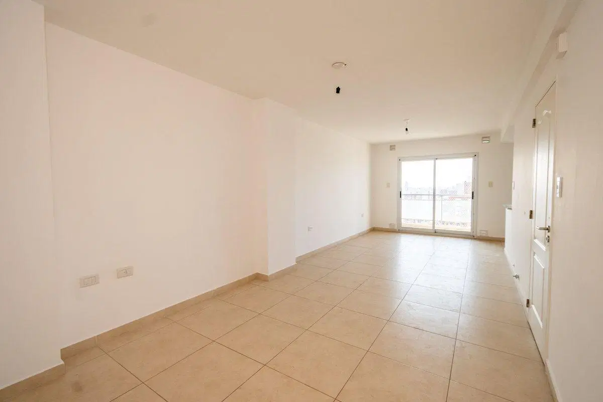 SE VENDE DPTO. DE 2 DORM. C/COCHERA EN BARRIO SUR! 4