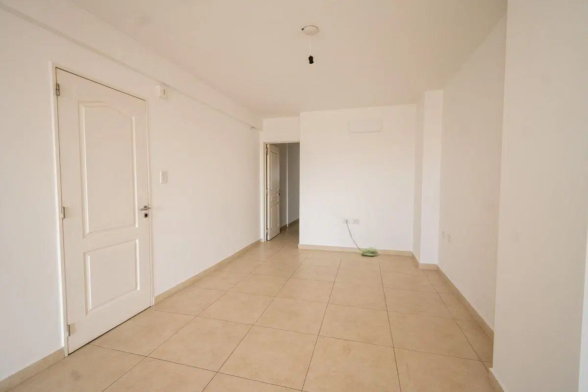 SE VENDE DPTO. DE 2 DORM. C/COCHERA EN BARRIO SUR! 2
