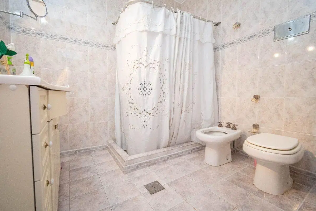EXCLUSIVA CASA EN VENTA CON QUINCHO Y PILETA 8