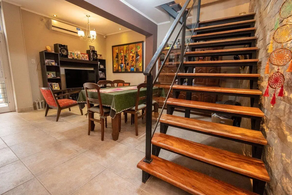 CASA 3 DORMITORIOS - SARGENTO CABRAL 8