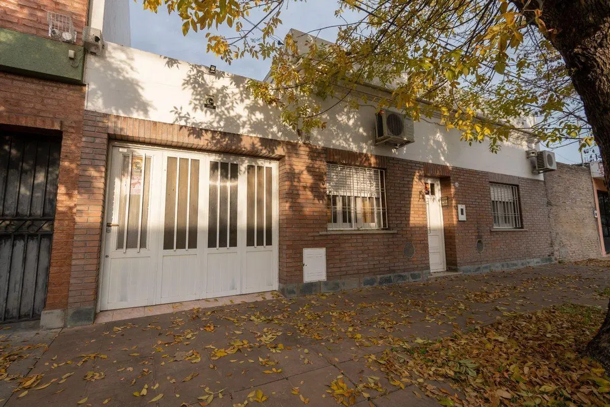 CASA 3 DORMITORIOS - SARGENTO CABRAL 2