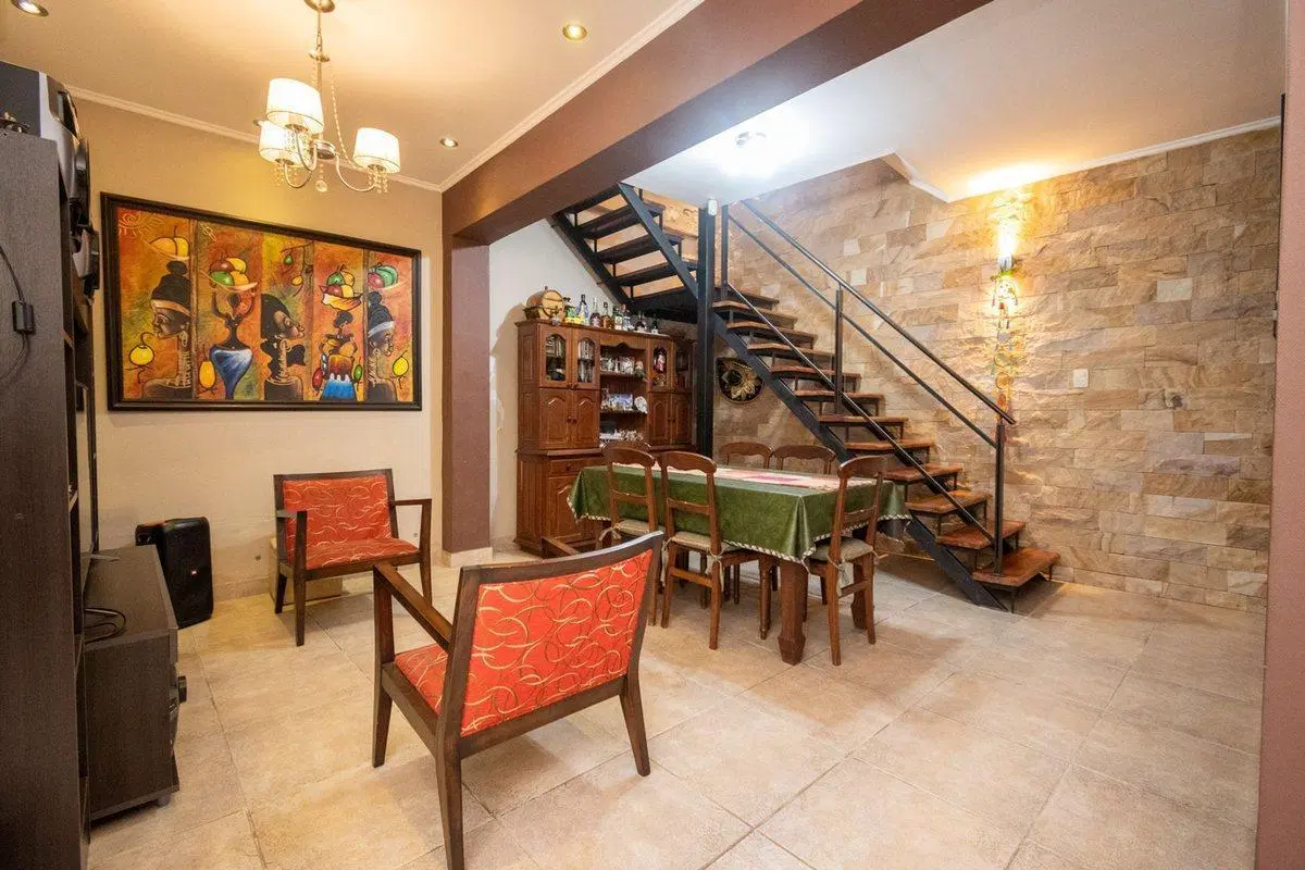 CASA 3 DORMITORIOS - SARGENTO CABRAL 3
