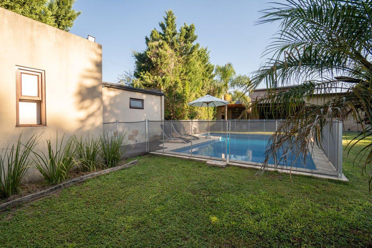 Foto de EN VENTA CASA DE CATEGORIA ESTILO COUNTRY, imagen 3