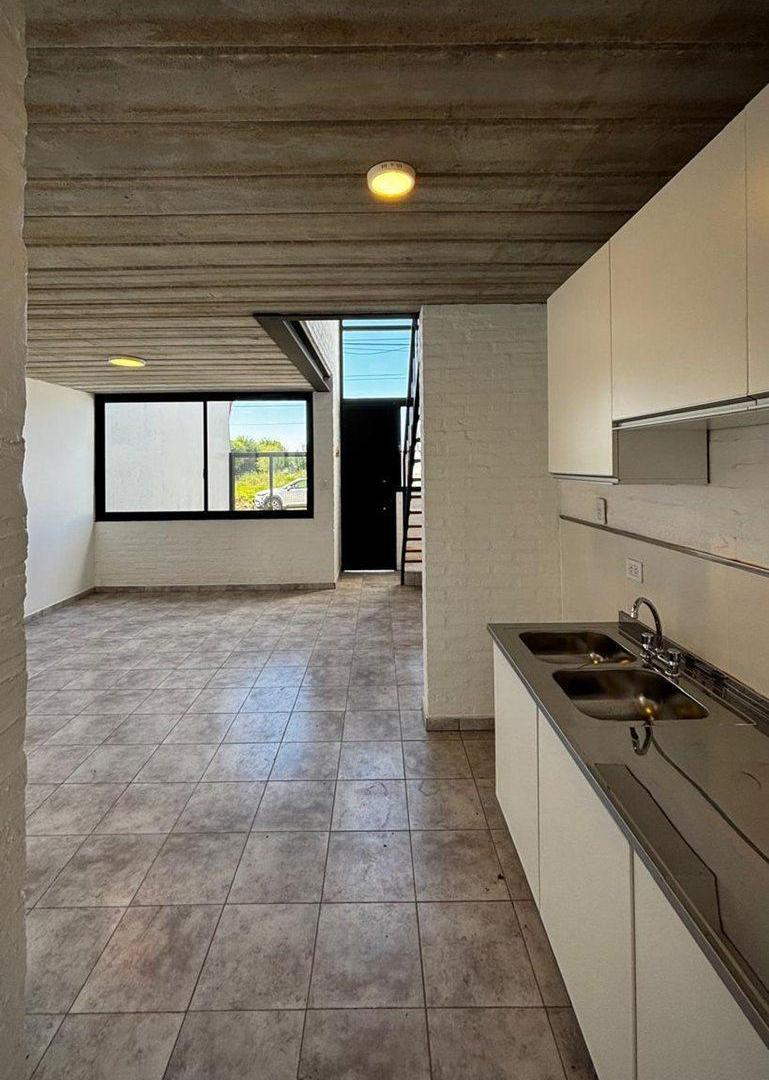 Foto de DEPARTAMENTO DUPLEX 2 DORM.COCHERA-PATIO-ESTRENAR, imagen 1