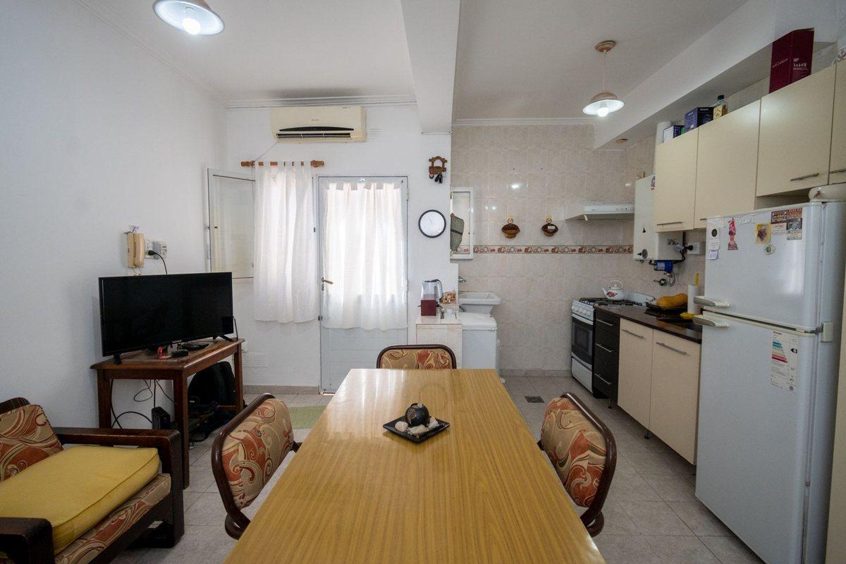 Foto de Departamento de 2 dormitorios a mts de Av Freyre., imagen 2