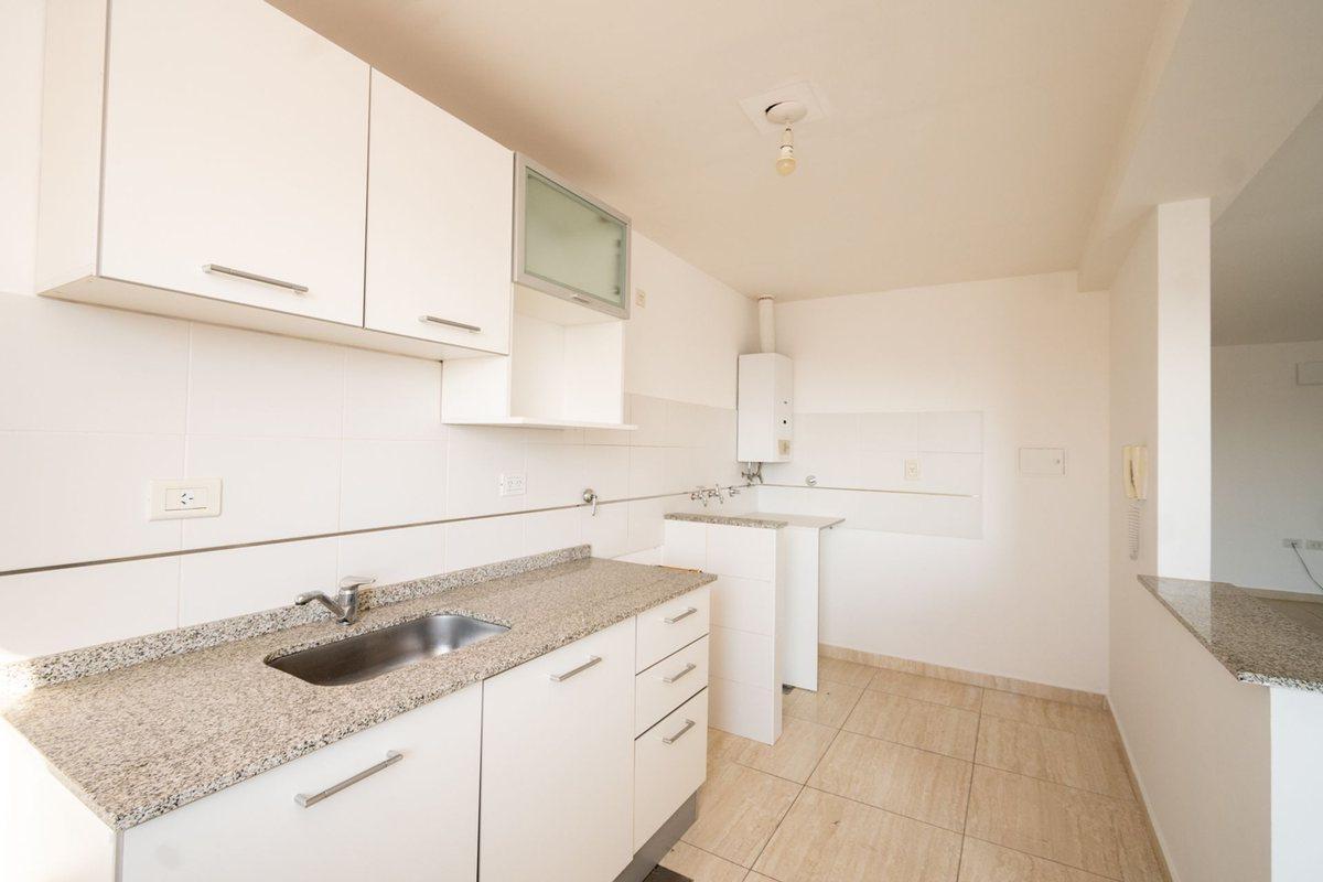 Foto de SE VENDE DPTO. DE 2 DORM. C/COCHERA EN BARRIO SUR!, imagen 4