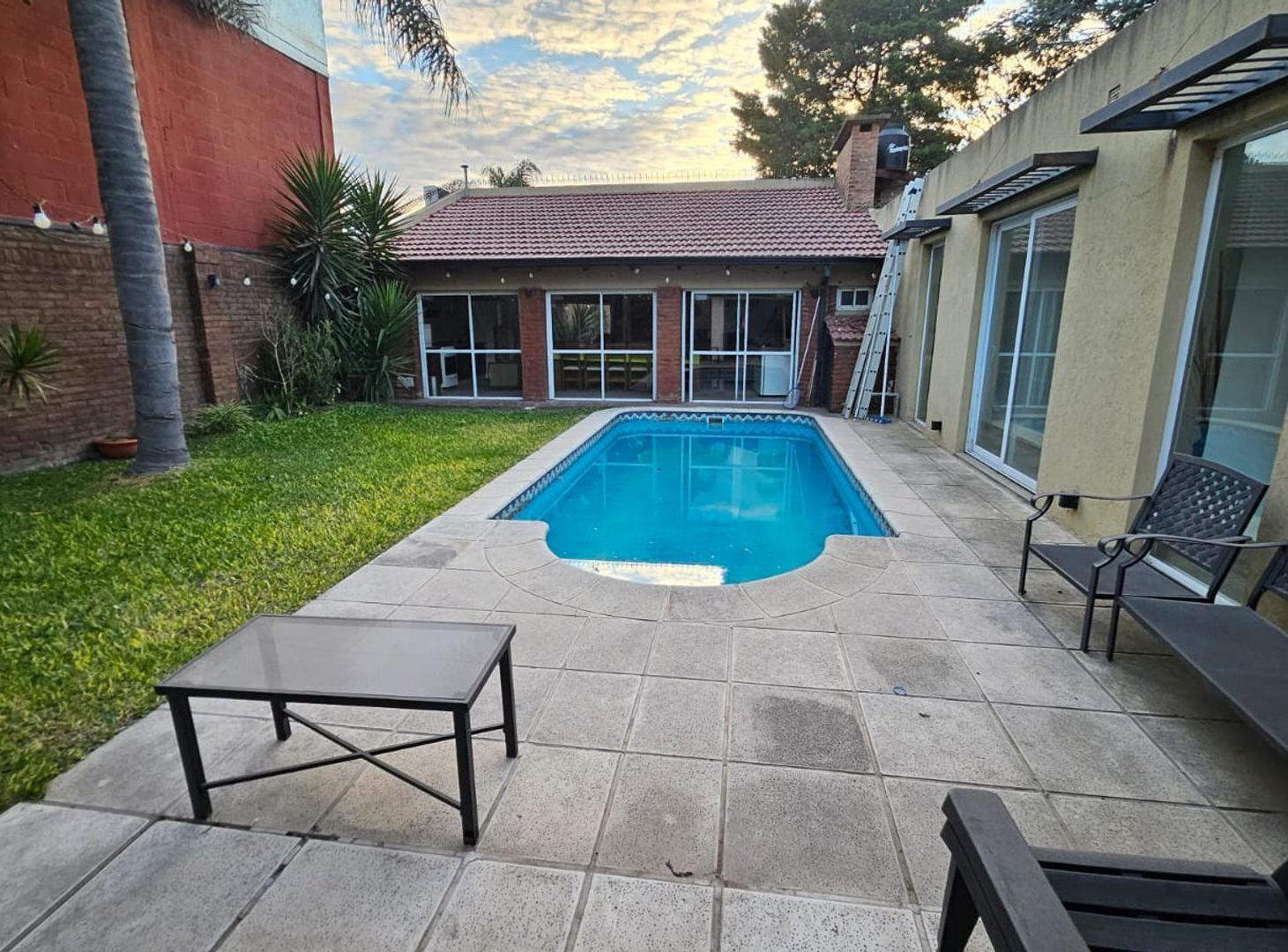 Foto de Hermosa casa en venta 4 dorm patio piscina 3 coch, imagen 3