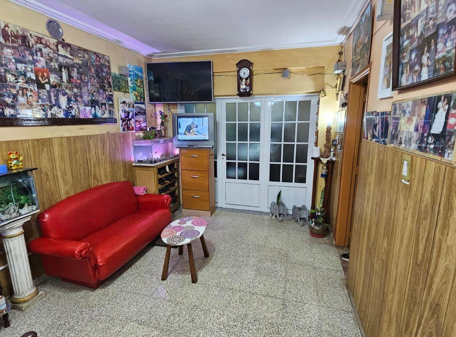 Foto de VENTA CASA 4 DORMITORIOS, COCHERA Y QUINCHO, imagen 1