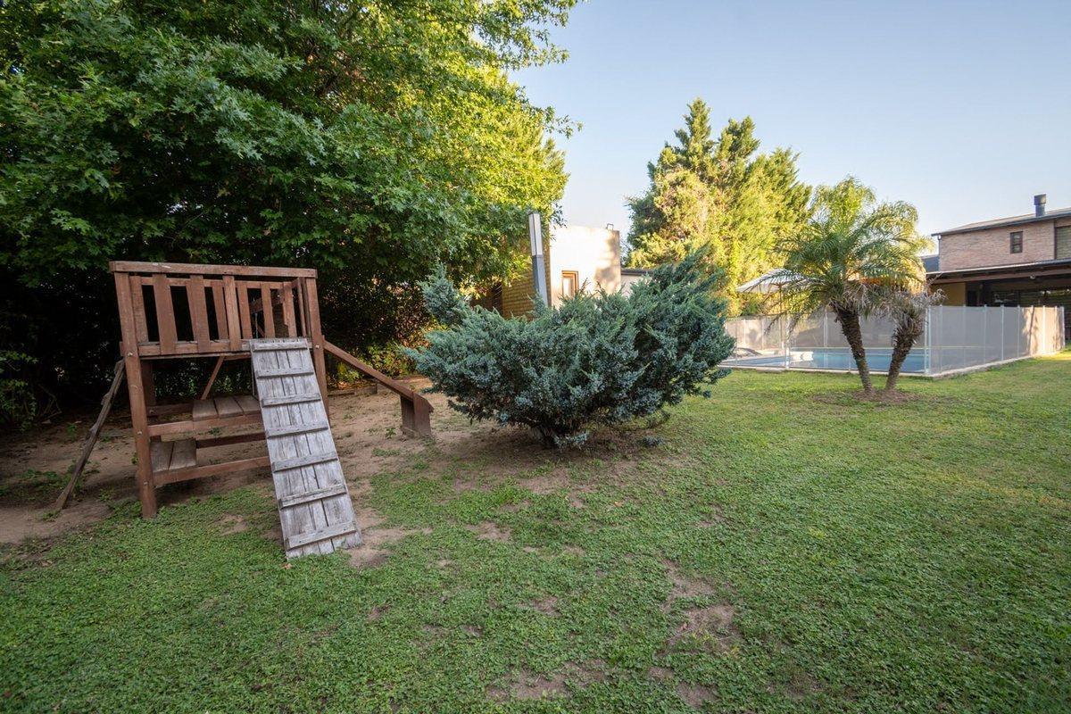 Foto de EN VENTA CASA DE CATEGORIA ESTILO COUNTRY, imagen 3
