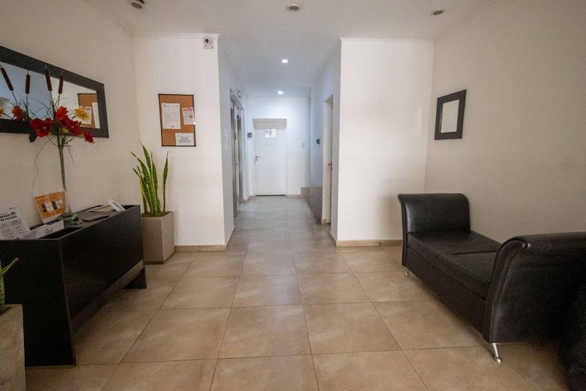 DPTO. LATINO EN VENTA 2 DORM Y COCHERA CERCA FIQ