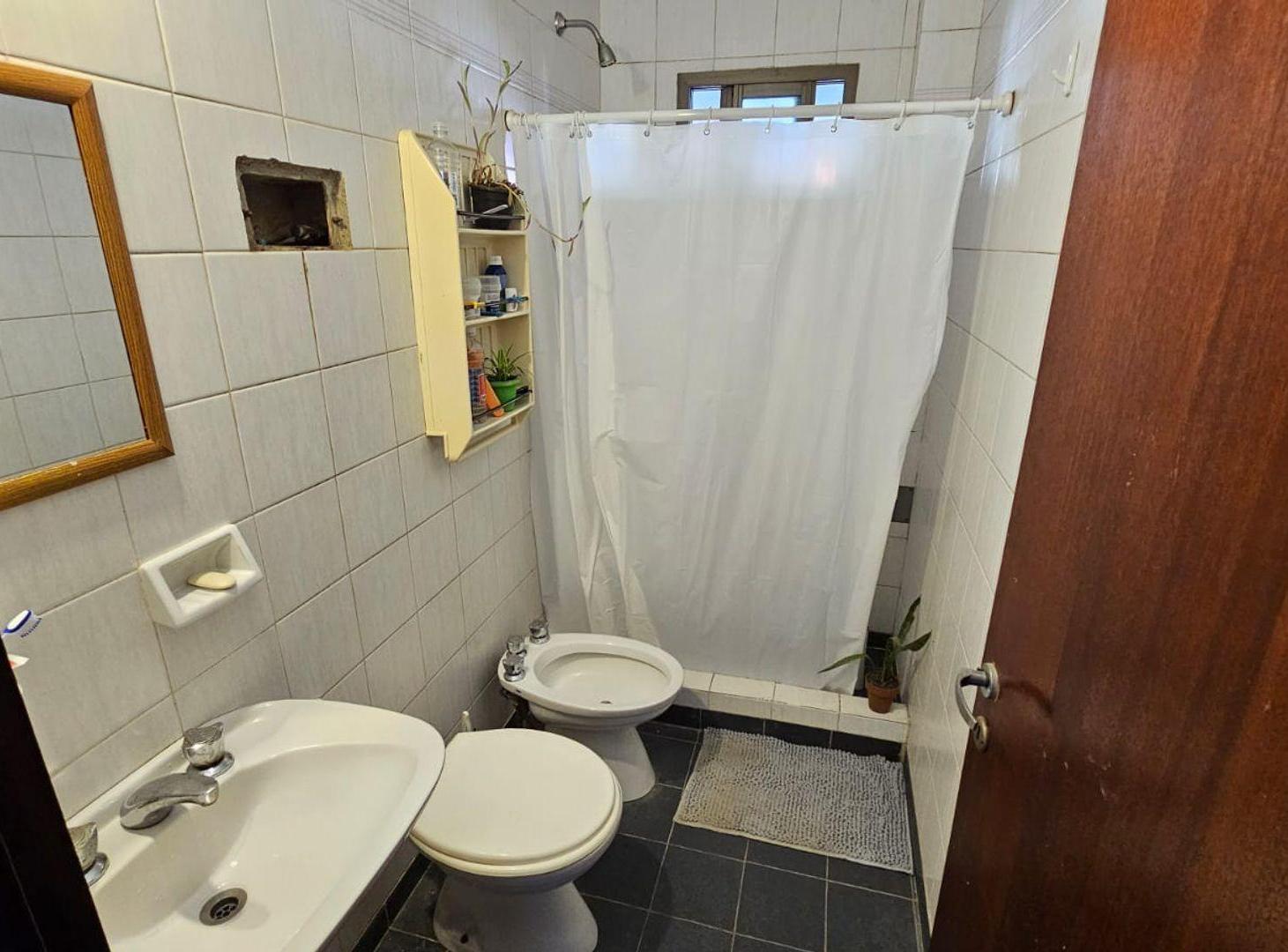 Foto de VENTA DPTO 1 DORMITORIO PB Y PATIO - B° 7 JEFES, imagen 2