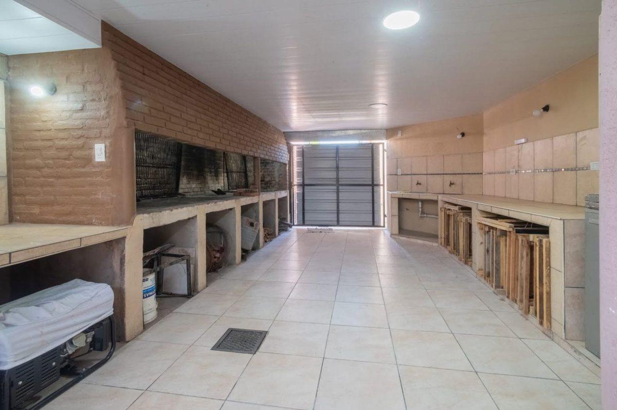 Foto de SE VENDE SALON DE EVENTOS Y 4 LOCALES COMERCIALES, imagen 4