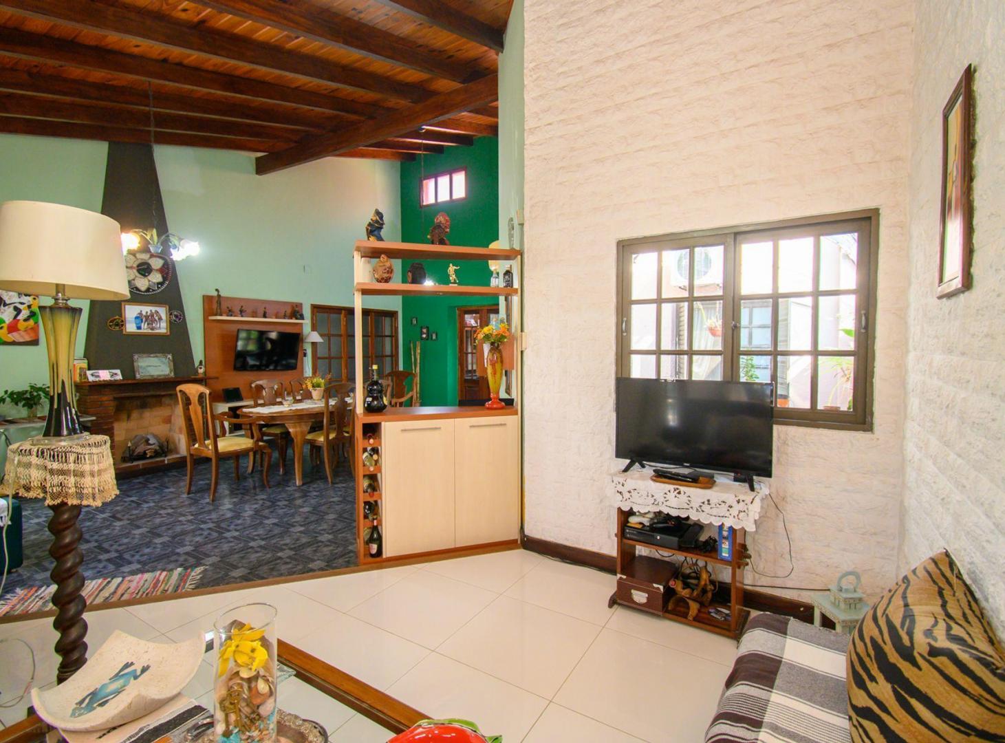 Foto de GRAN CASA CON PATIO PILETA y QUINCHO, imagen 4