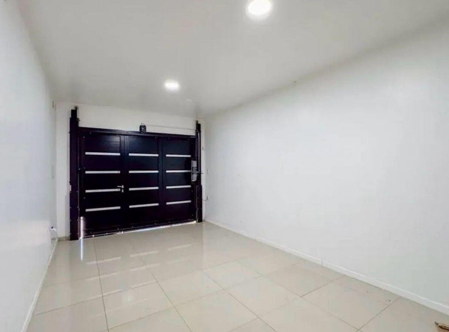 Foto de Casa 4 Dorm con Cochera y Pileta, imagen 2