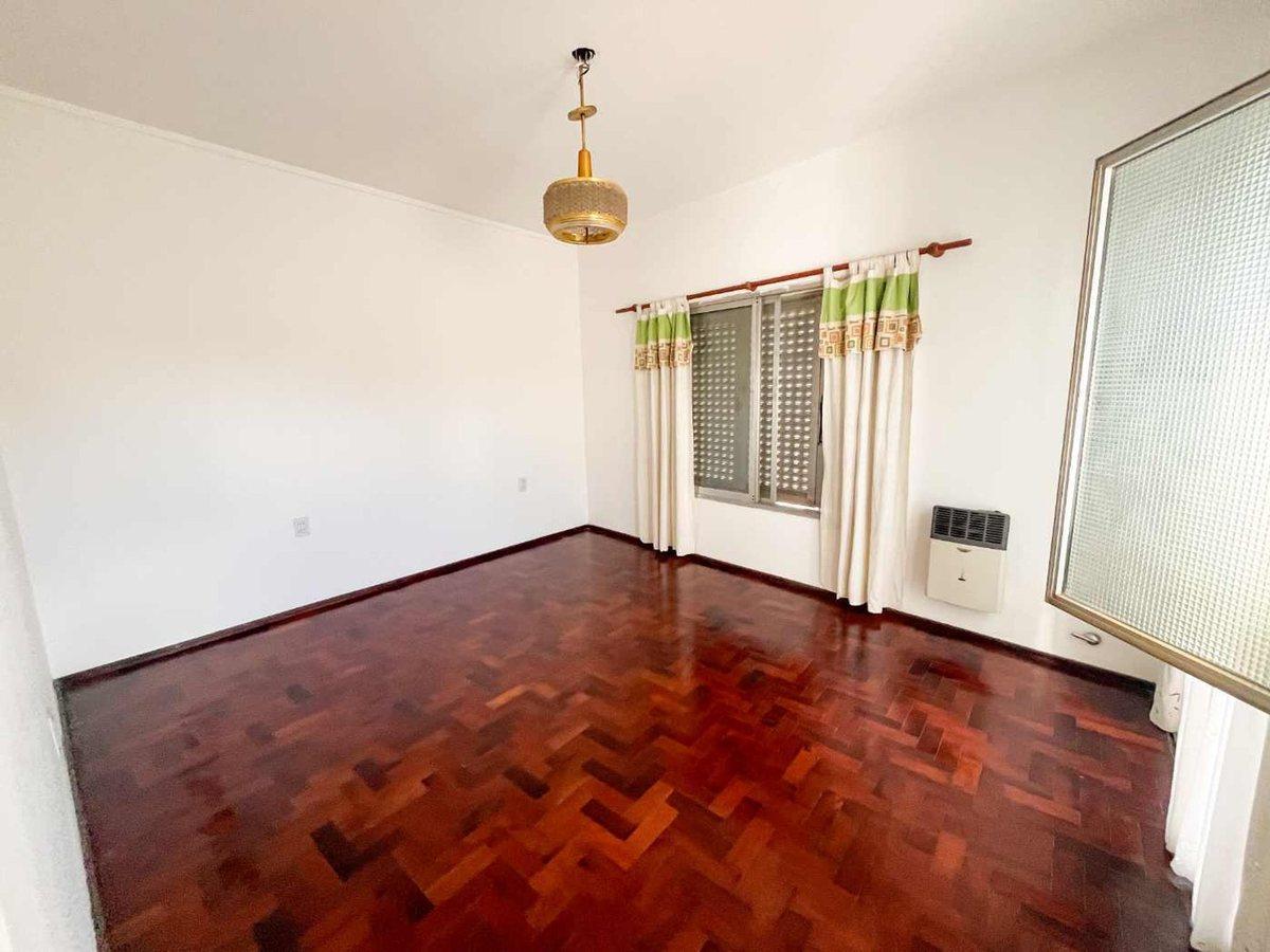 Foto de PLANTA ALTA A METROS AV. LOPEZ Y PLANES EN VENTA, imagen 4