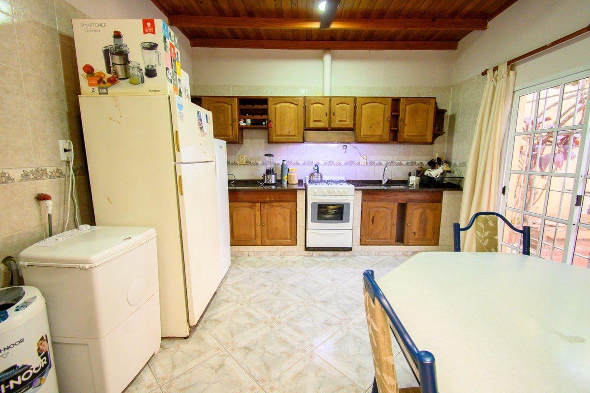 Foto de Gran casa familiar con patio verde. Casa y depto!, imagen 4