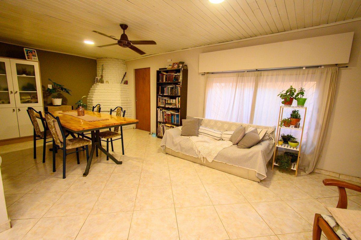 Foto de Gran casa familiar con patio verde. Casa y depto!, imagen 3