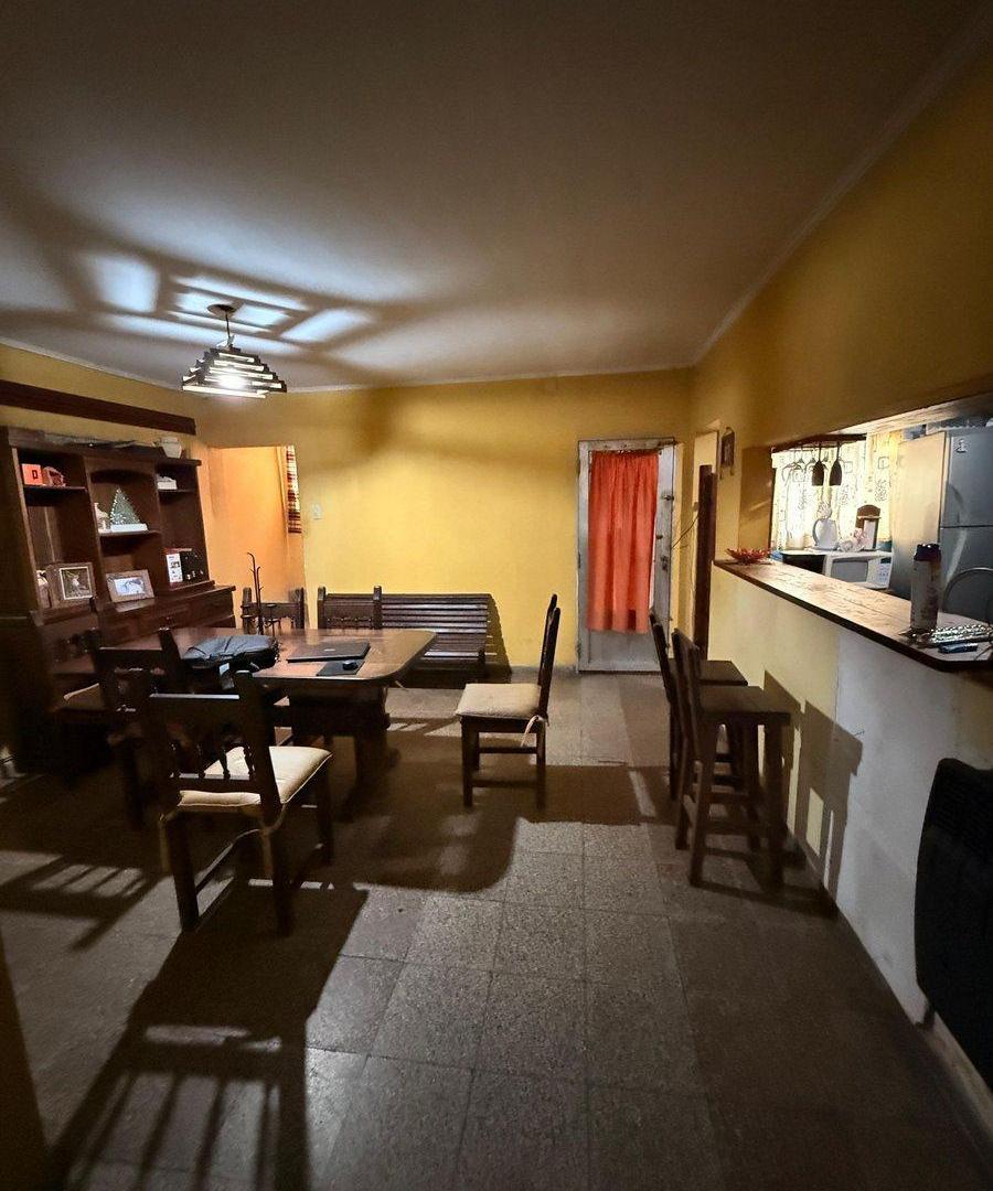 Foto de EN VENTA CASA DE 4 DORMITORIOS + COCHERAS, imagen 4