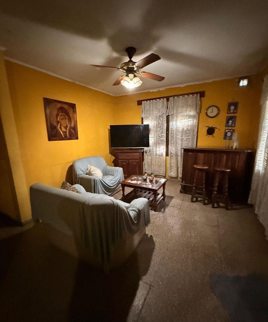 Foto de EN VENTA CASA DE 4 DORMITORIOS + COCHERAS, imagen 1