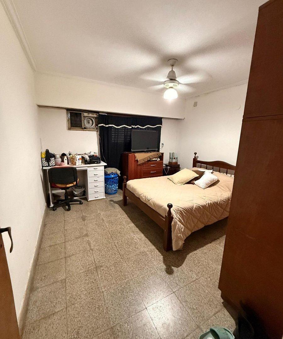Foto de EN VENTA CASA DE 4 DORMITORIOS + COCHERAS, imagen 3