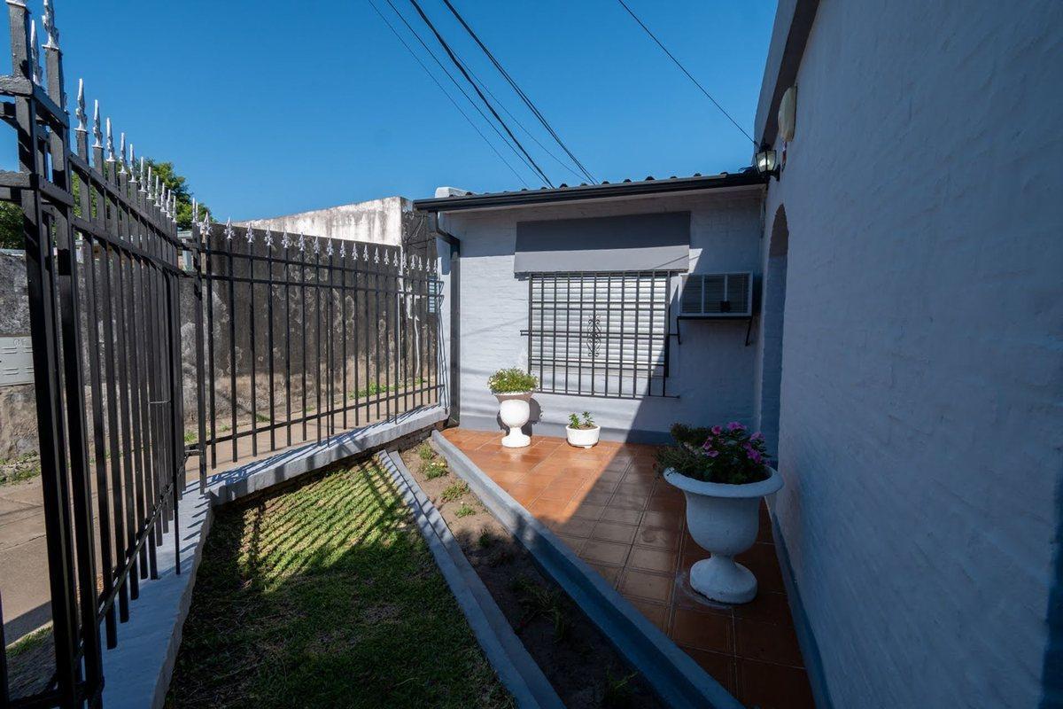 Foto de Venta Casa 3 dorm, cochera y patio verde, imagen 5