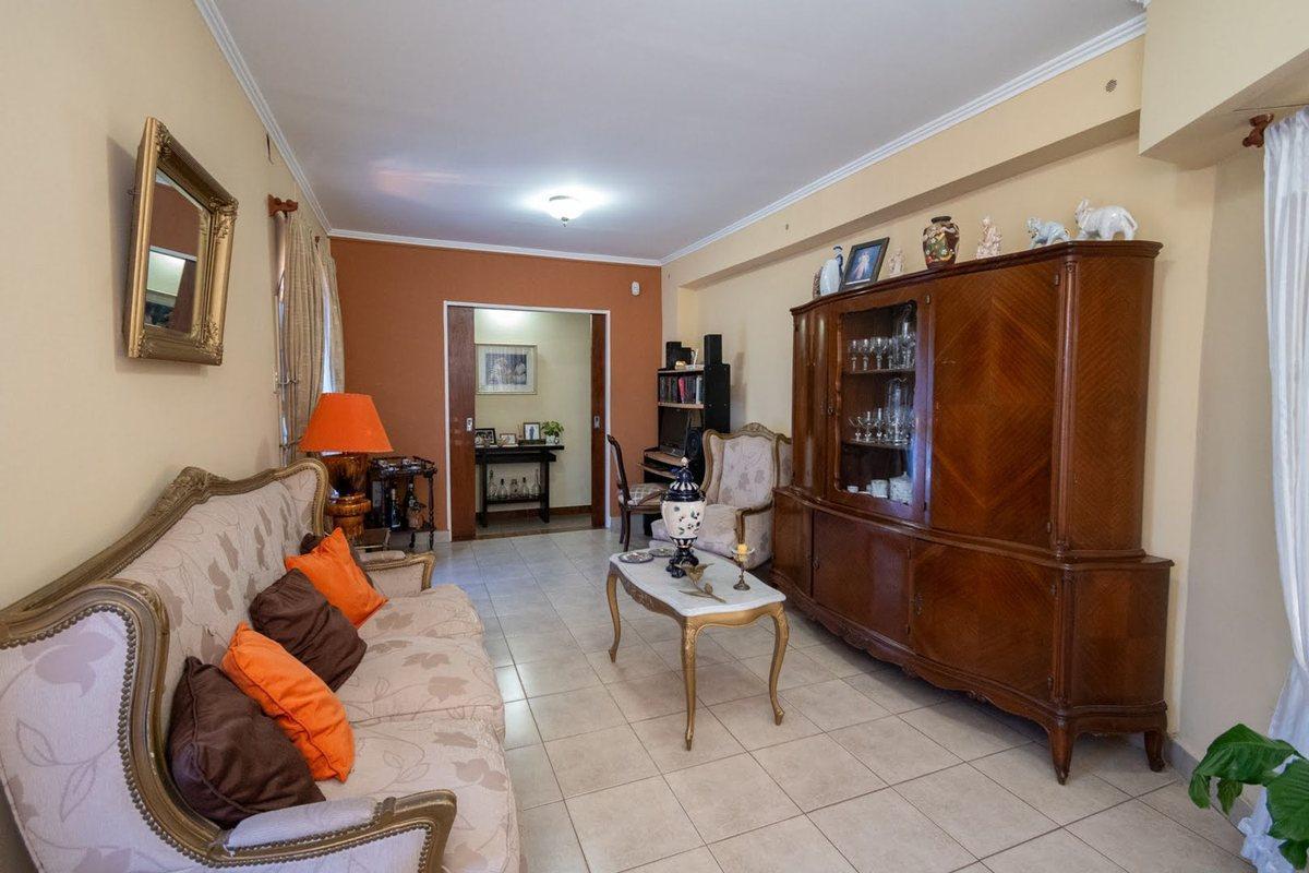 Foto de Venta Casa 3 dorm, cochera y patio verde, imagen 4