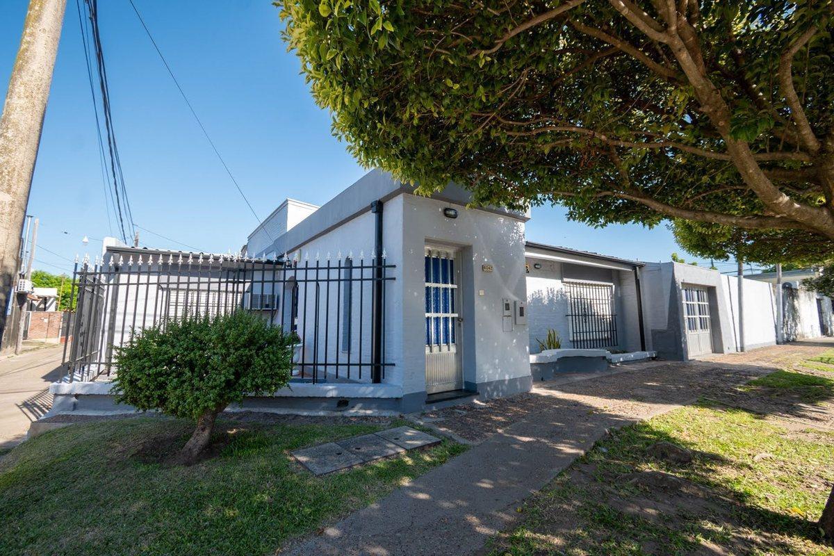 Foto de Venta Casa 3 dorm, cochera y patio verde, imagen 1