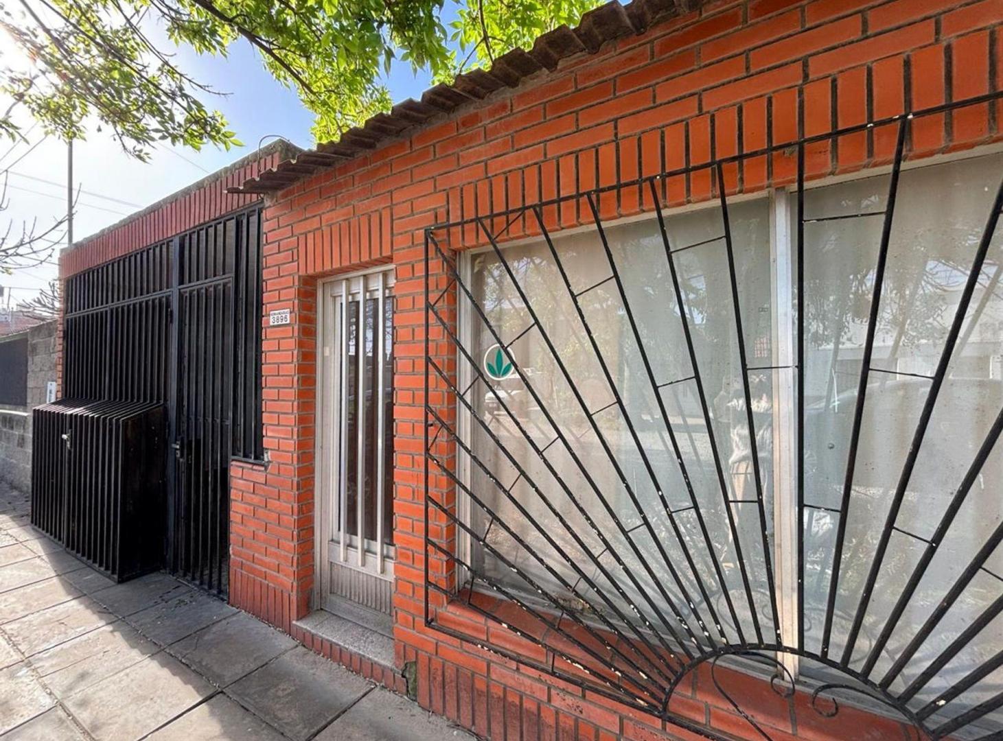 Foto de CASA DOS DORMITORIOS, COCHERA Y PILETA ZONA NORTE, imagen 1