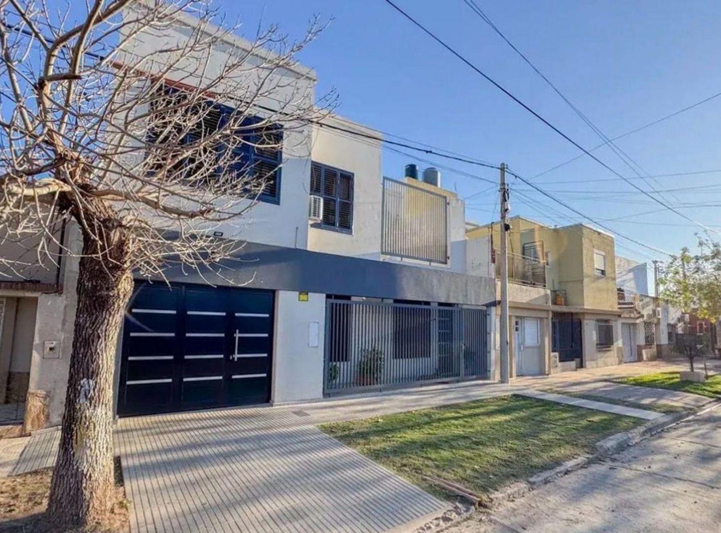 Foto de Casa 4 Dorm con Cochera y Pileta, imagen 2