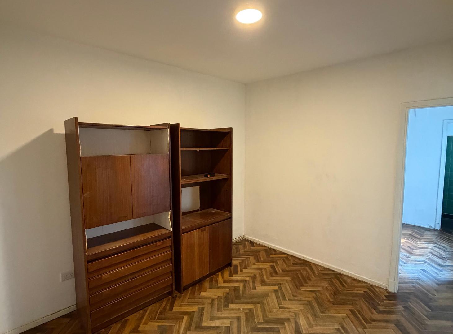 Foto de Departamento de 2 amb con patio en venta en Coghlan, imagen 2