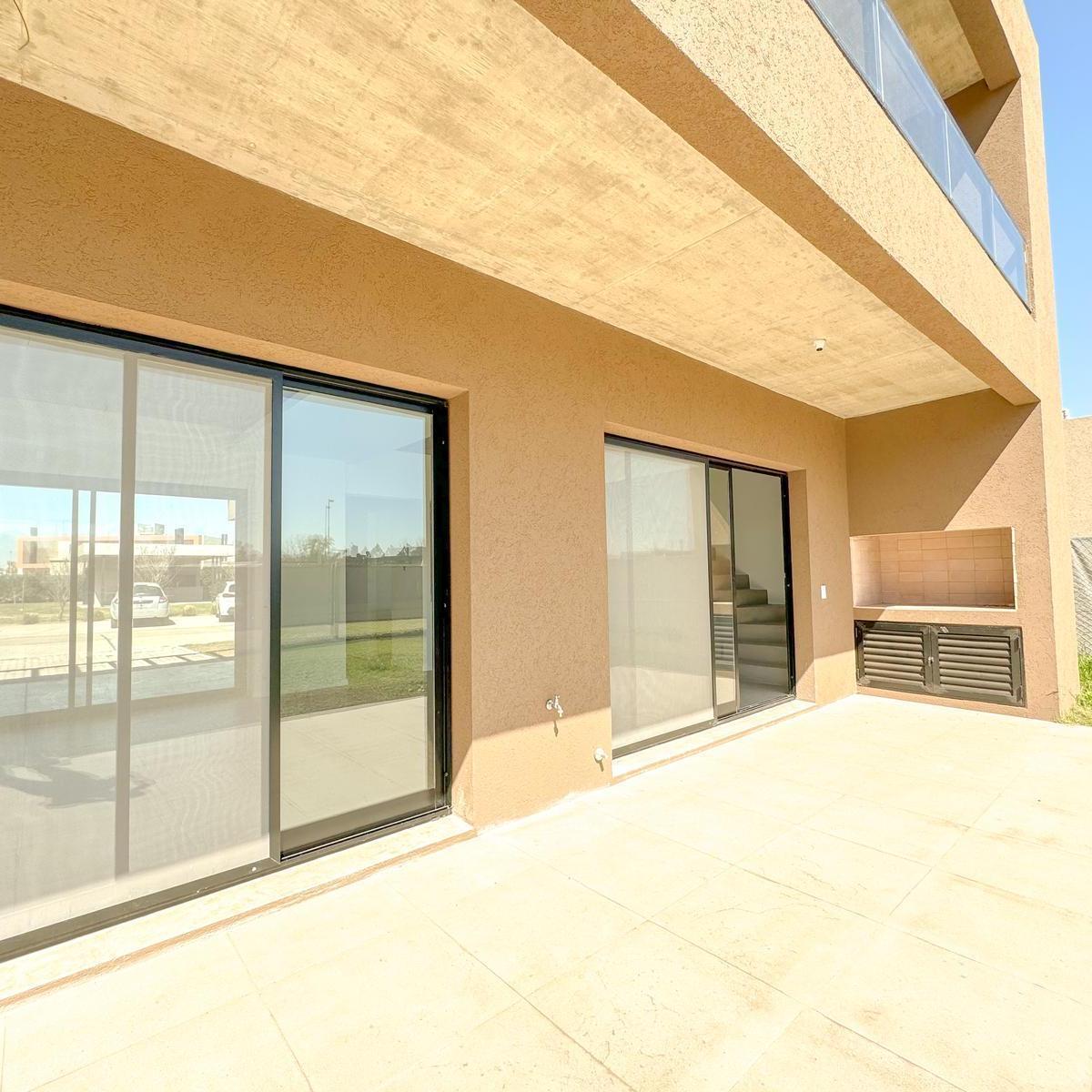 Casa de 2 Dorm - Condominios DM - Funes