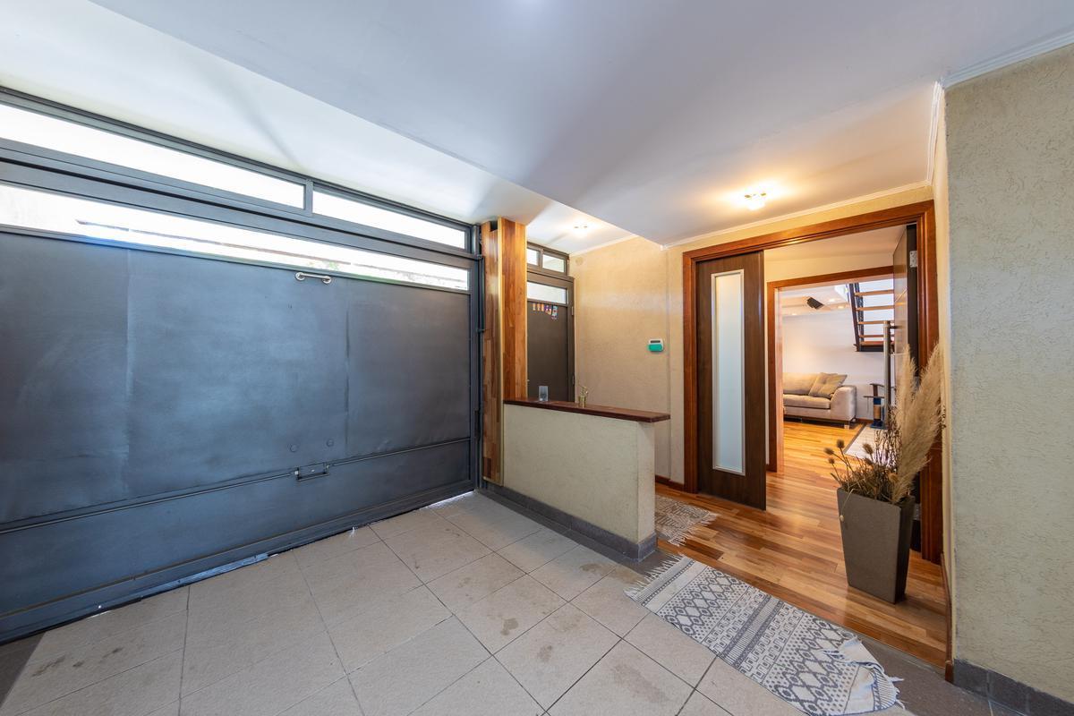 Venta Casa 2 Dorm. - Jardín - Quincho - Pileta - Cochera Doble - G. Baigorria 2