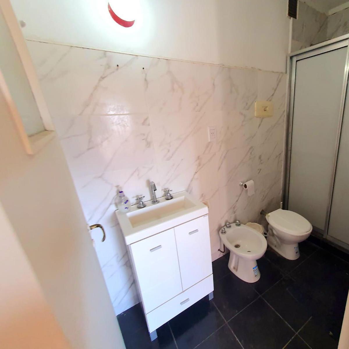 En Venta - Departamento de Tres Dorm. 2