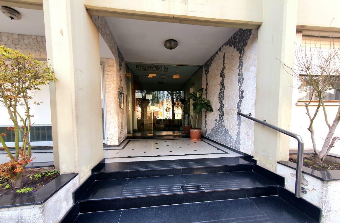 En Venta - Departamento de Tres Dorm. 4