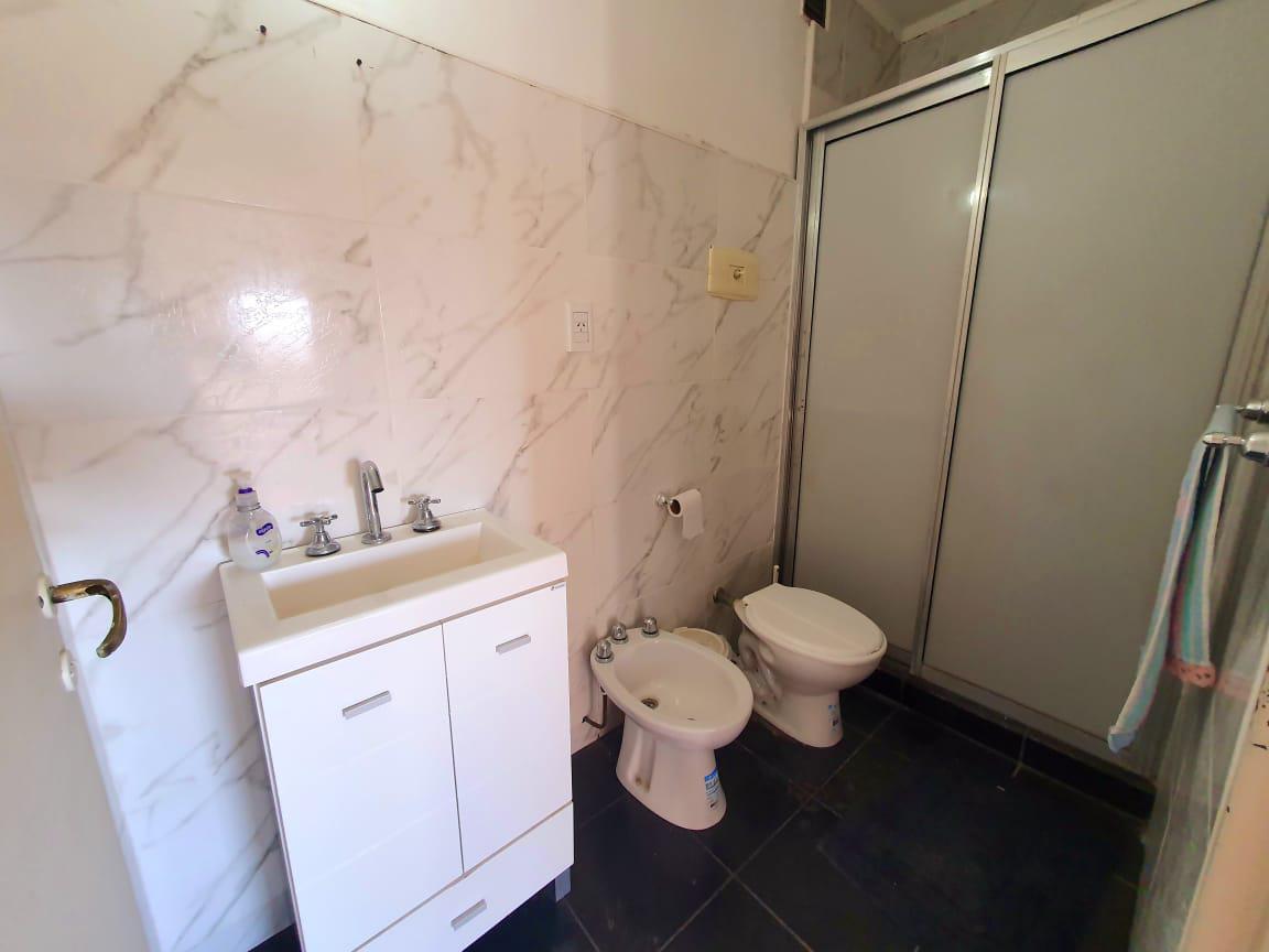 En Venta - Departamento de Tres Dorm. 5
