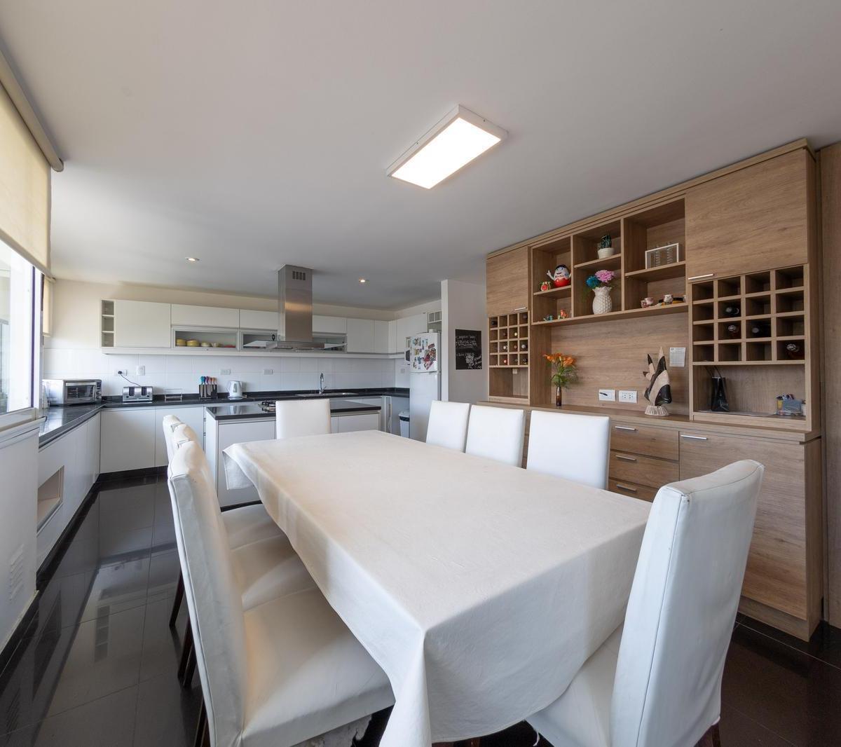 Venta Duplex - con Ascensor Exclusivo - 5 Dorm. - Dos Cocheras - Bº Martin 5