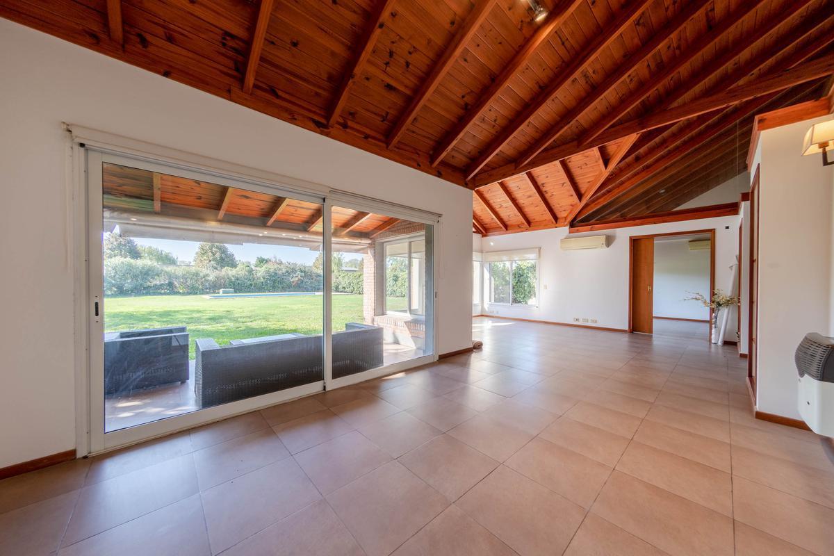 En Venta - Casa Tres Dorm. con Piscina - Los Alamos Club de Campo 3