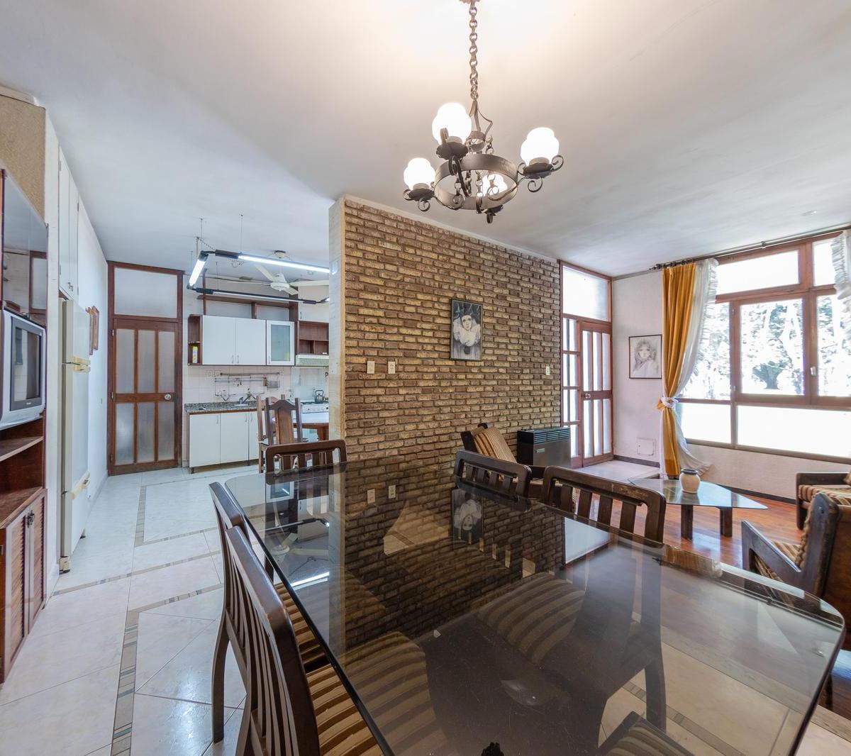 En Venta - Casa de Tres Dorm. C/cochera, Jardín y Pileta - Granadero Baigorria 4