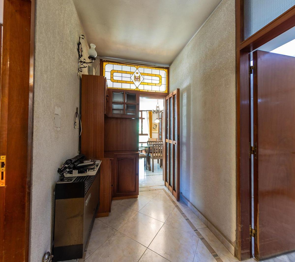 En Venta - Casa de Tres Dorm. C/cochera, Jardín y Pileta - Granadero Baigorria 5