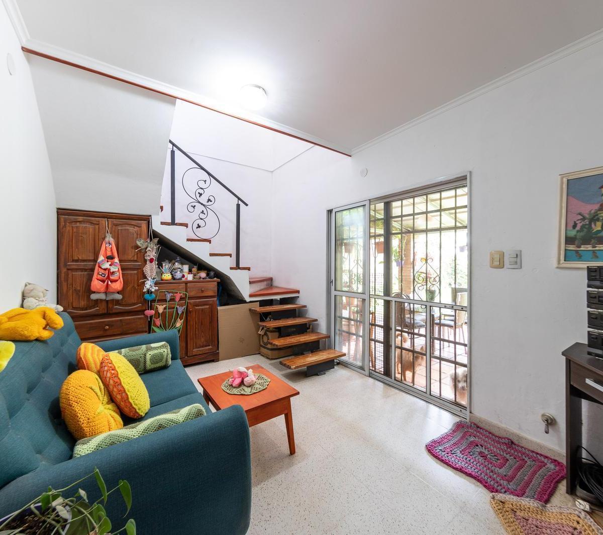 Venta - Casa de Tres Dormiotiros con Cochera y Patio con Jardín - Granadero Baigorria 5