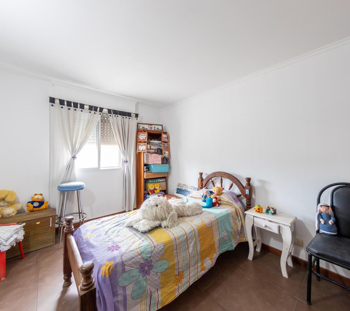 Venta - Casa de Tres Dormiotiros con Cochera y Patio con Jardín - Granadero Baigorria 3