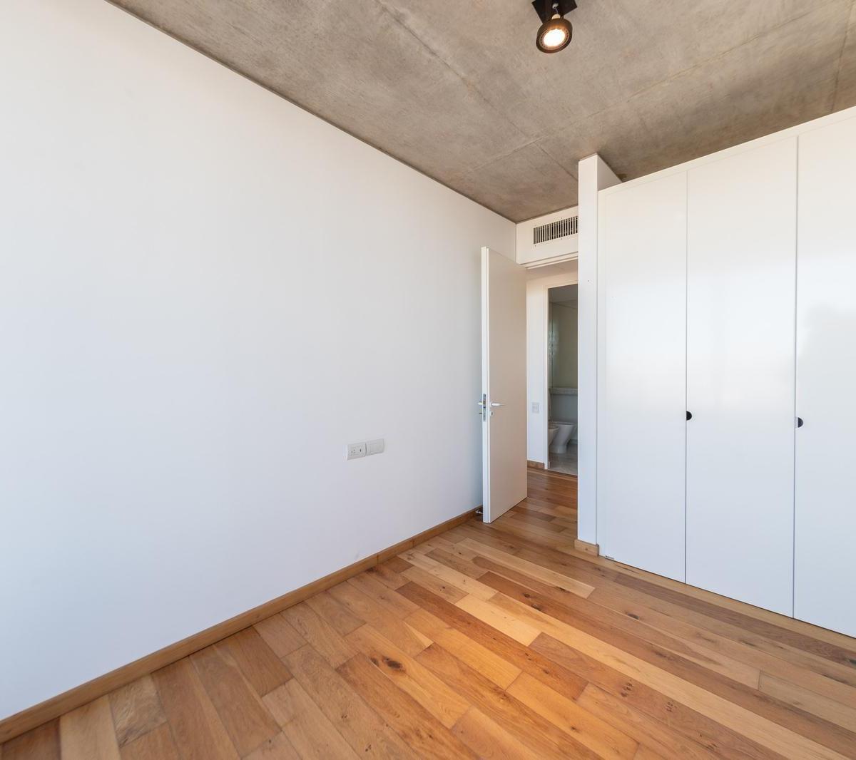 Departamento en Venta de Tres Dorm. Barrio Arroyito 5