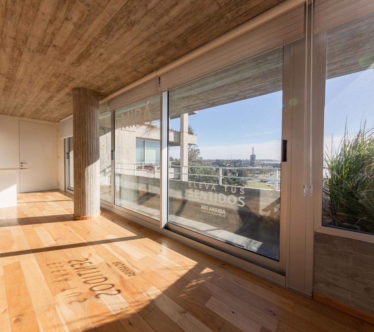 Departamento en Venta de Tres Dorm. Barrio Arroyito 1