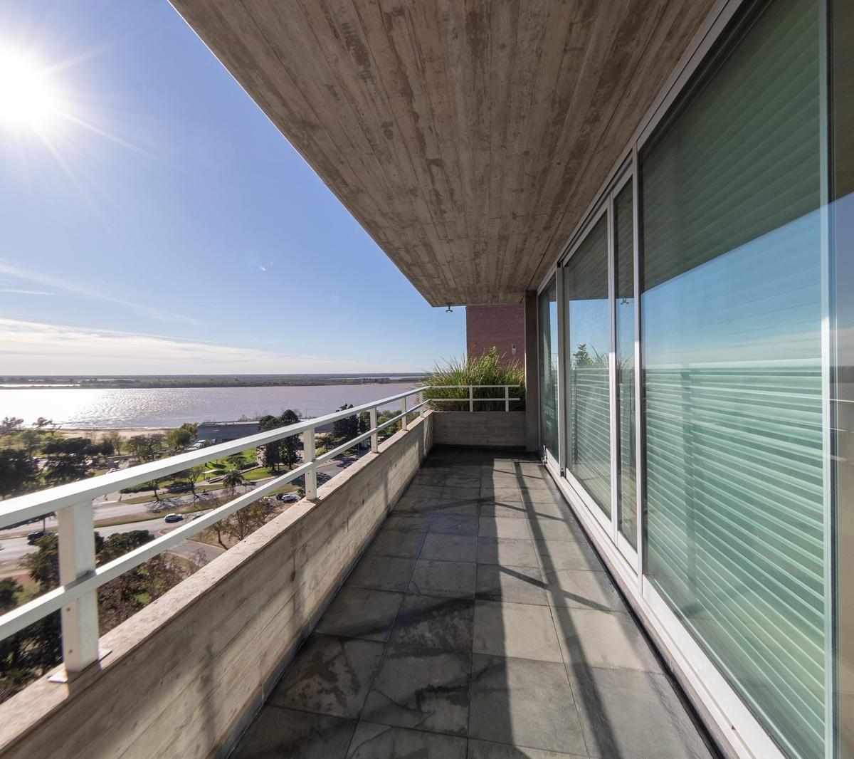 Departamento en Venta de Tres Dorm. Barrio Arroyito 4